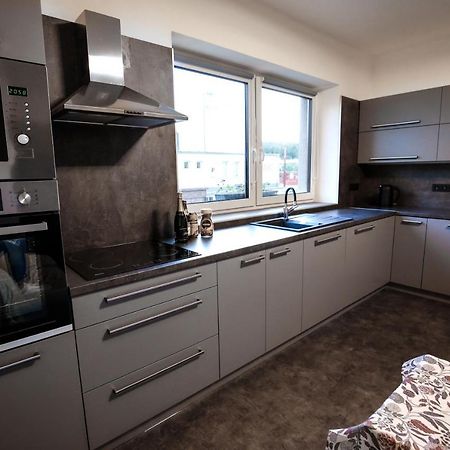 Apartman Devade Se Dvema Loznicemi A Wifi Pripojenim Трутнов Екстер'єр фото
