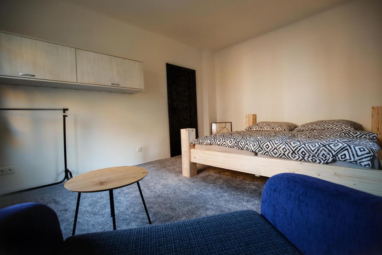 Apartman Devade Se Dvema Loznicemi A Wifi Pripojenim Трутнов Екстер'єр фото