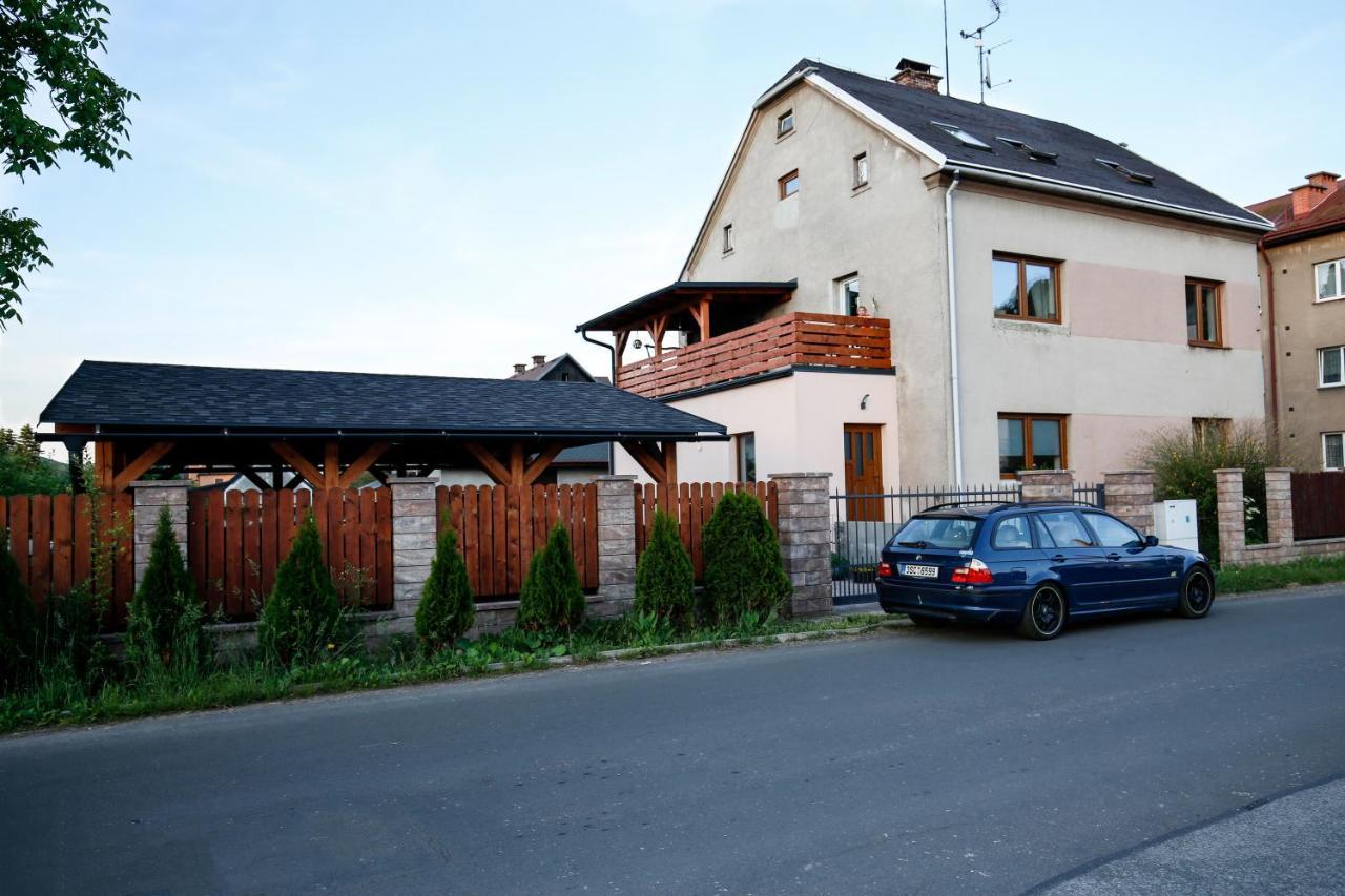Apartman Devade Se Dvema Loznicemi A Wifi Pripojenim Трутнов Екстер'єр фото