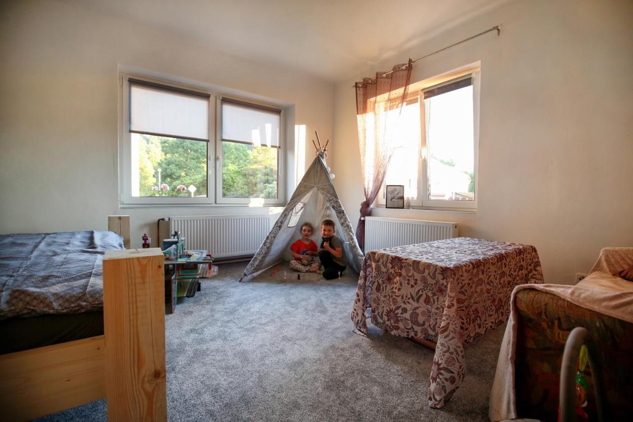 Apartman Devade Se Dvema Loznicemi A Wifi Pripojenim Трутнов Екстер'єр фото
